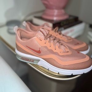 Nike AirMax size 6